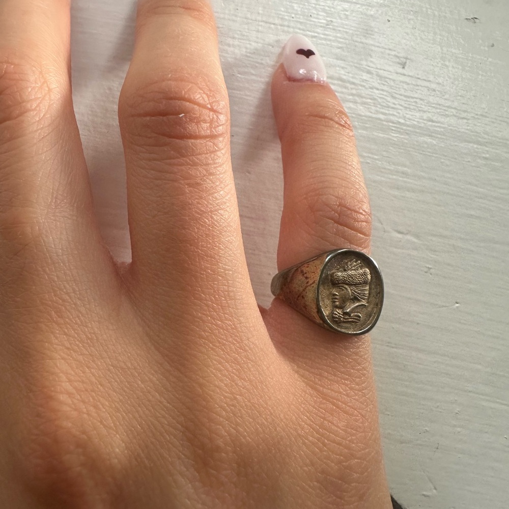 Vintage sterling silver Avon Signet Ring with Engraved Design